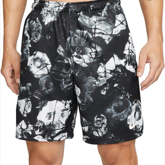 Two pair of Nike Dri-Fit Men’s Shorts Size Medium - Picture 8 of 8